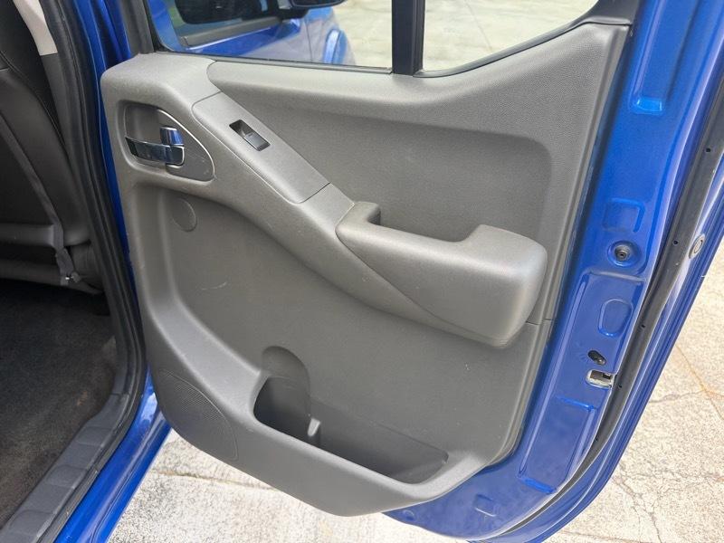 Nissan Frontier PRO-4X Crew Cab 4WD at 2015