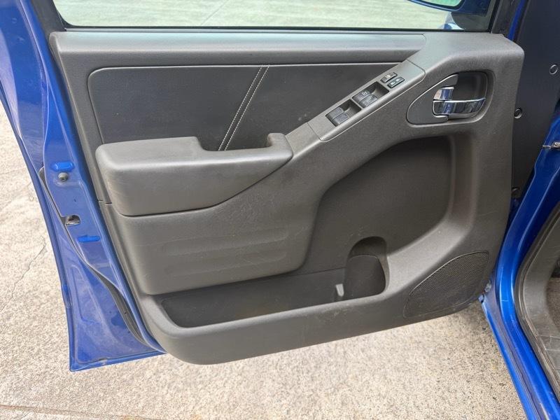 Nissan Frontier PRO-4X Crew Cab 4WD at 2015