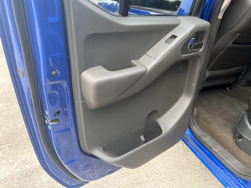 Nissan Frontier PRO-4X Crew Cab 4WD at 2015