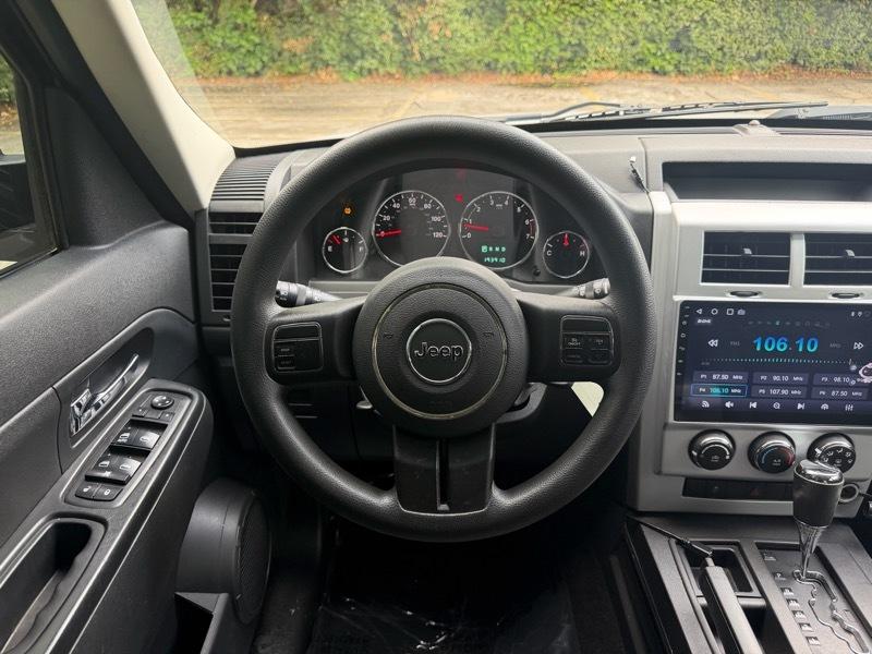 Jeep Liberty Sport 2WD 2012