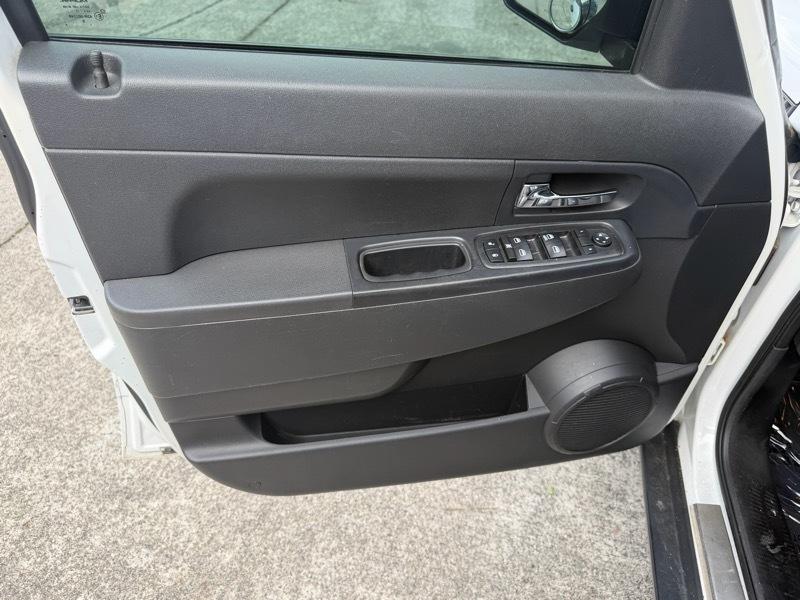 Jeep Liberty Sport 2WD 2012