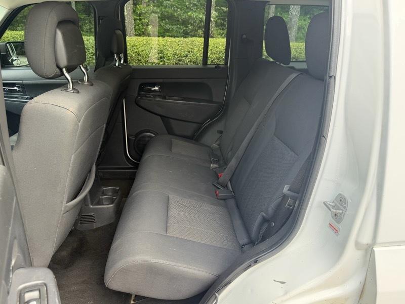 Jeep Liberty Sport 2WD 2012