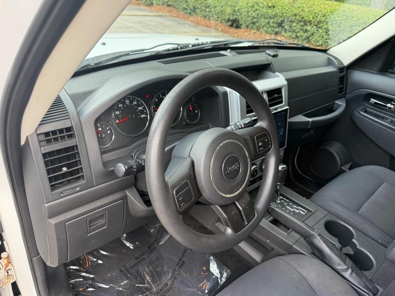 Jeep Liberty Sport 2WD 2012