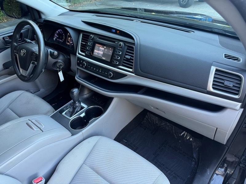 Toyota Highlander LE Plus FWD V6 2018