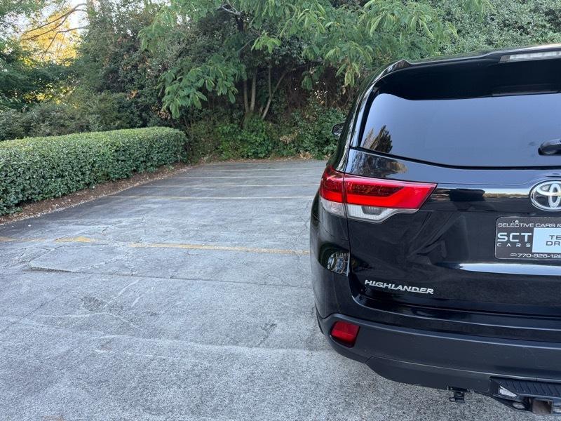 Toyota Highlander LE Plus FWD V6 2018