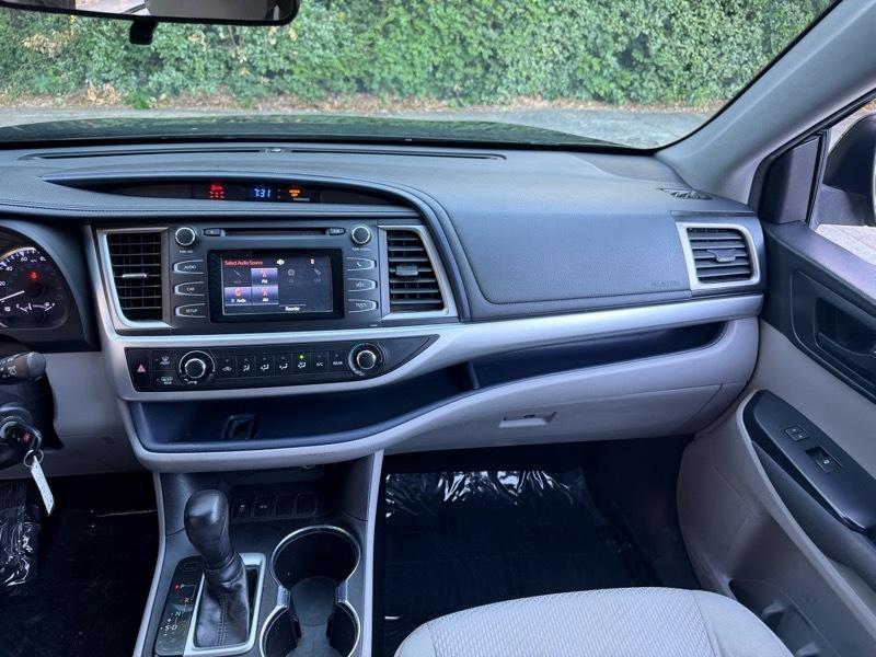 Toyota Highlander LE Plus FWD V6 2018