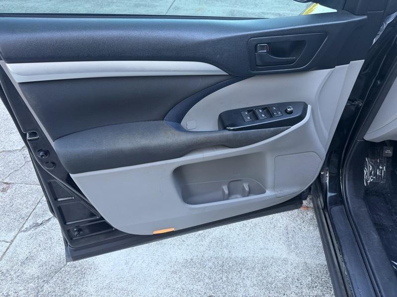 Toyota Highlander LE Plus FWD V6 2018