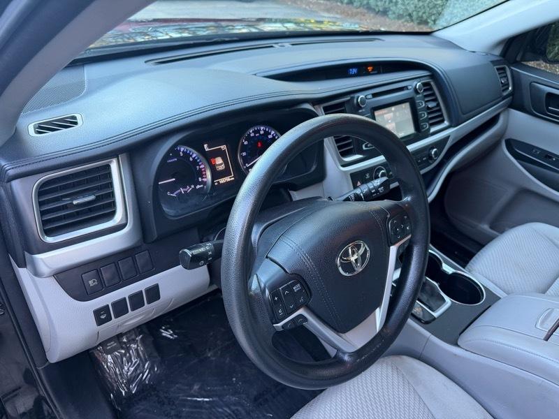 Toyota Highlander LE Plus FWD V6 2018