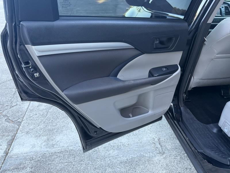 Toyota Highlander LE Plus FWD V6 2018