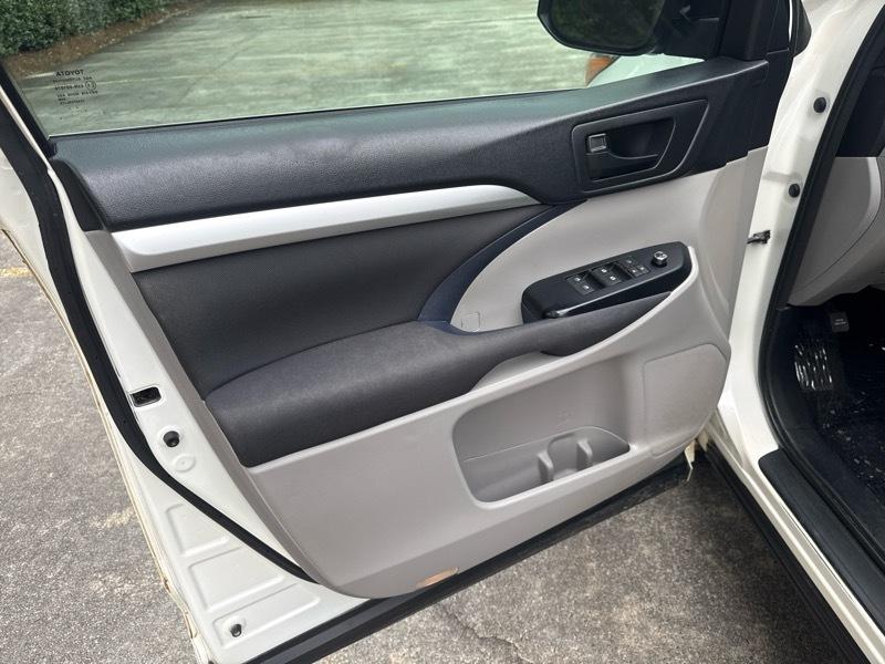Toyota Highlander LE FWD I4 2016