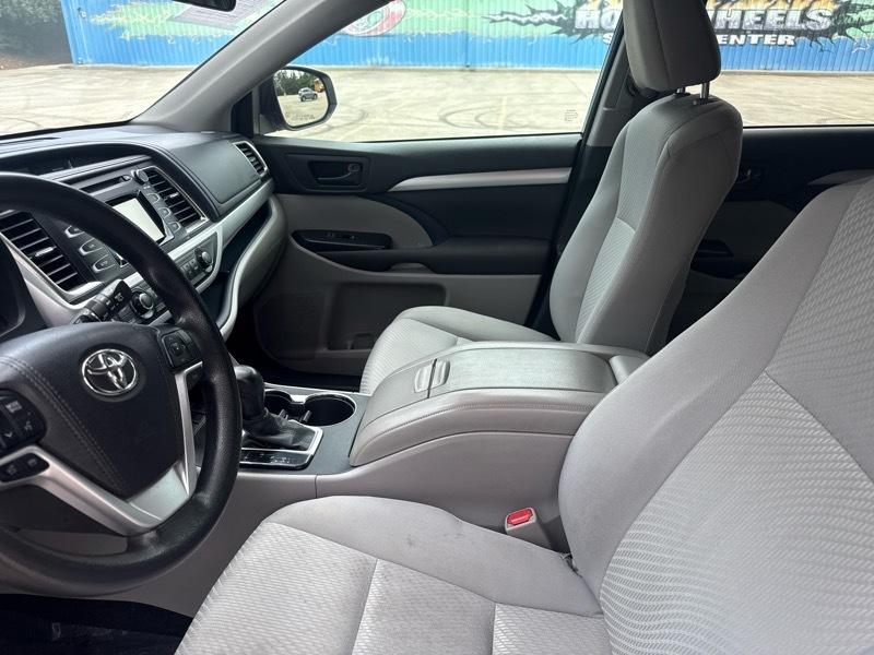 Toyota Highlander LE FWD I4 2016