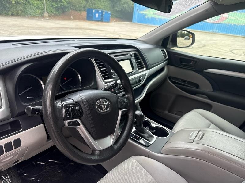 Toyota Highlander LE FWD I4 2016
