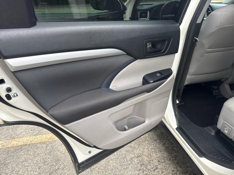 Toyota Highlander LE FWD I4 2016