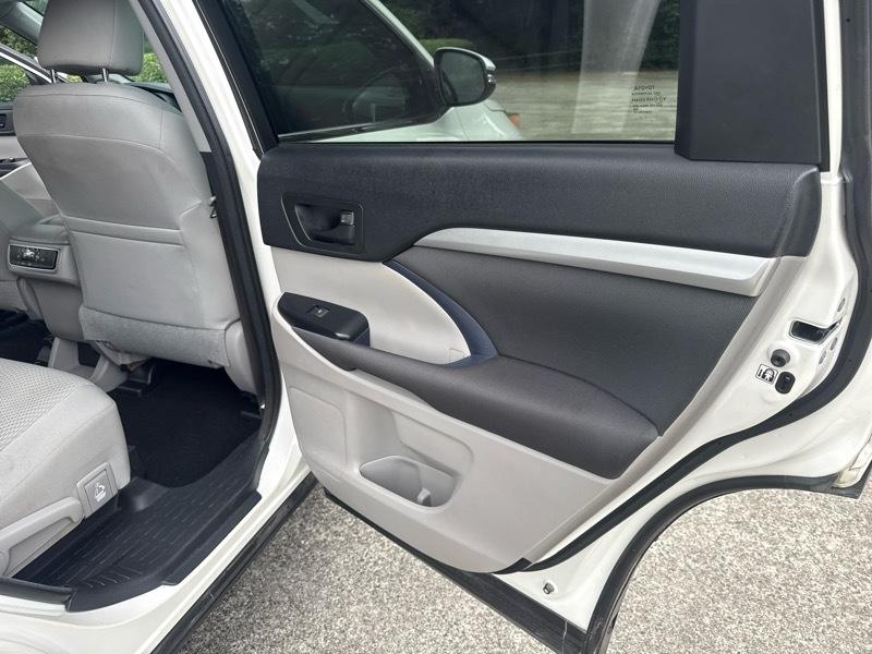 Toyota Highlander LE FWD I4 2016