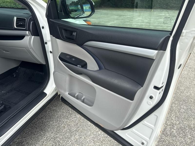 Toyota Highlander LE FWD I4 2016