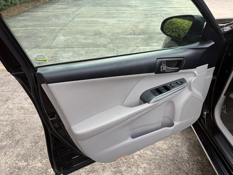 Toyota Camry Hybrid LE 2012