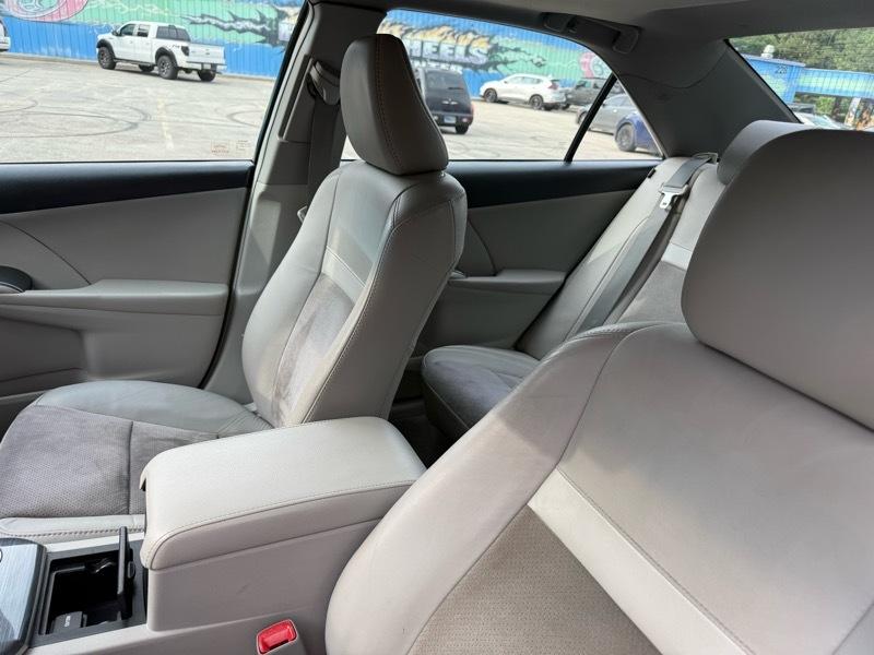 Toyota Camry Hybrid LE 2012
