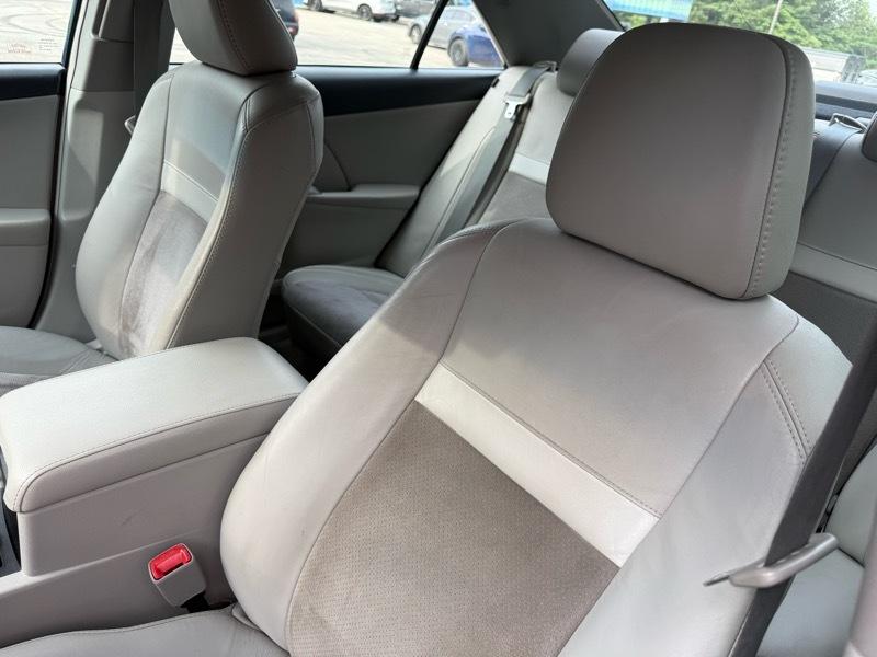 Toyota Camry Hybrid LE 2012
