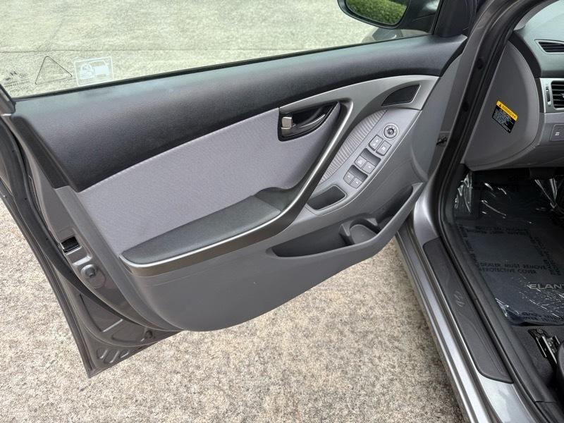Hyundai Elantra Limited 2012