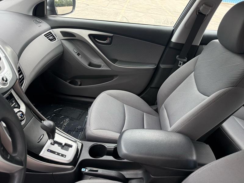 Hyundai Elantra Limited 2012