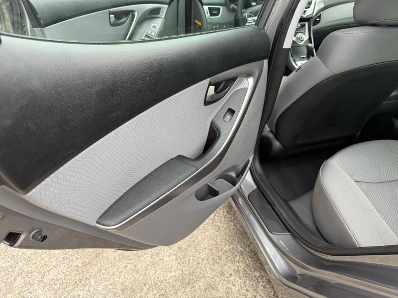 Hyundai Elantra Limited 2012