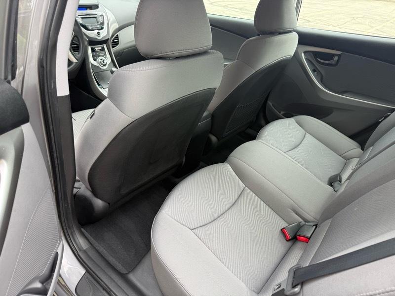 Hyundai Elantra Limited 2012