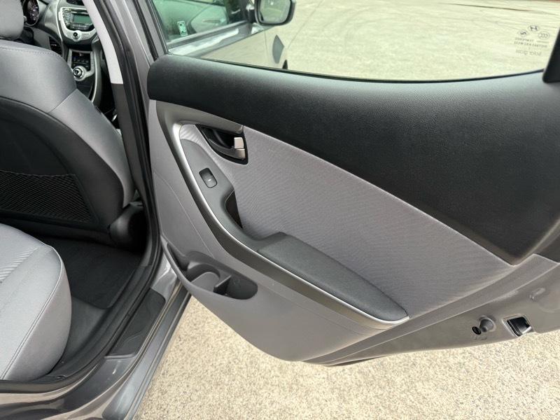 Hyundai Elantra Limited 2012