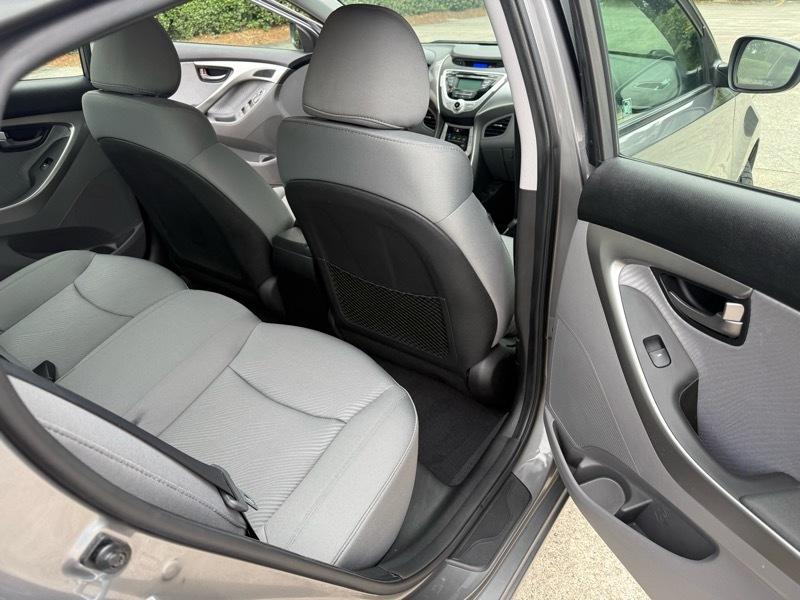 Hyundai Elantra Limited 2012