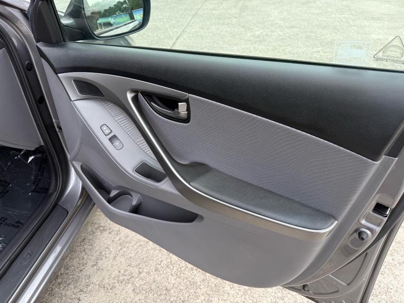 Hyundai Elantra Limited 2012