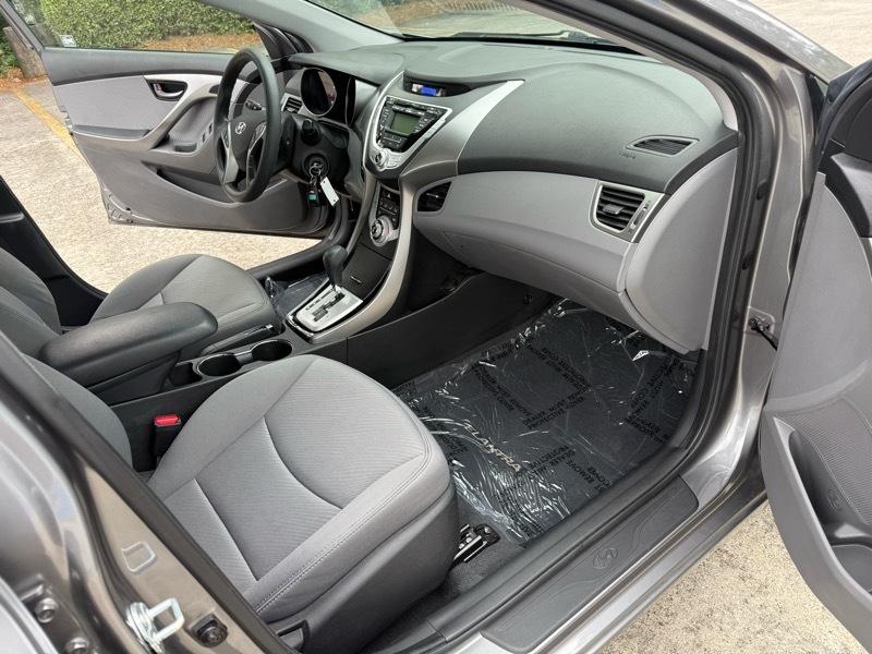 Hyundai Elantra Limited 2012