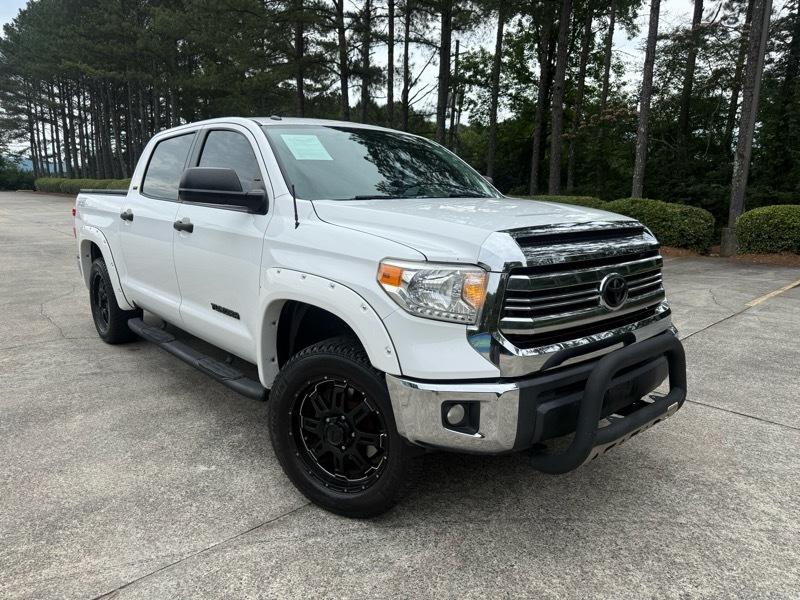2017 Toyota Tundra SR5 4.6L Crew Max Short Bed's photo