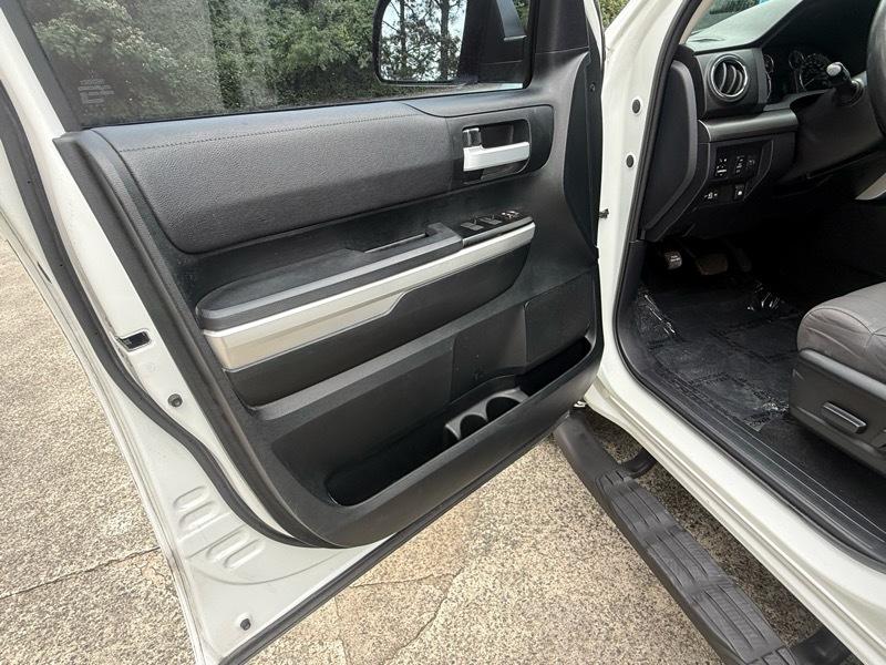 Toyota Tundra SR5 4.6L V8 CrewMax 2WD 2017
