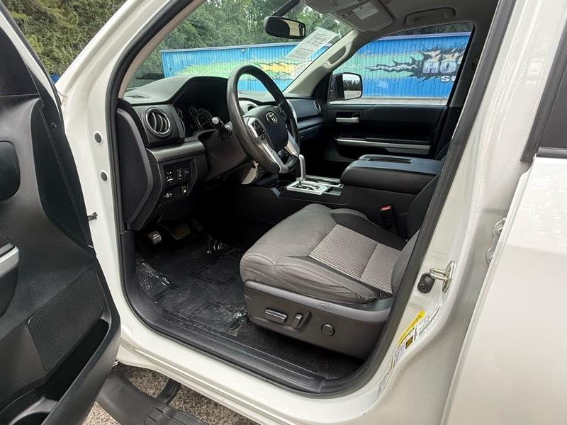 Toyota Tundra SR5 4.6L V8 CrewMax 2WD 2017