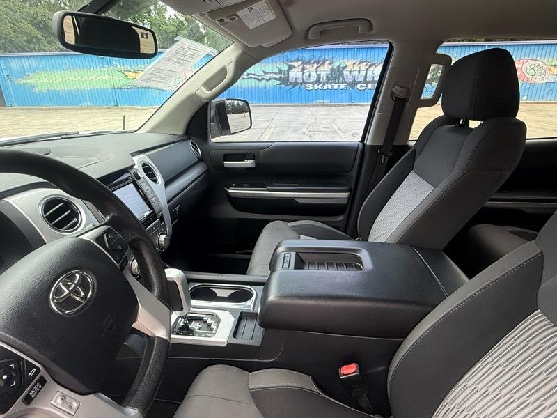Toyota Tundra SR5 4.6L V8 CrewMax 2WD 2017