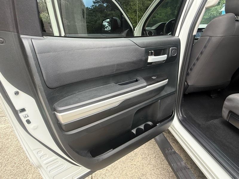 Toyota Tundra SR5 4.6L V8 CrewMax 2WD 2017