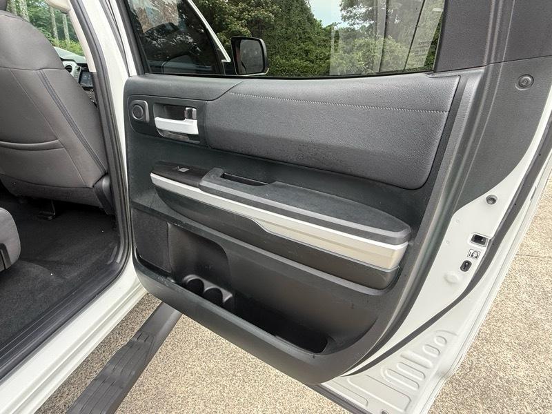 Toyota Tundra SR5 4.6L V8 CrewMax 2WD 2017