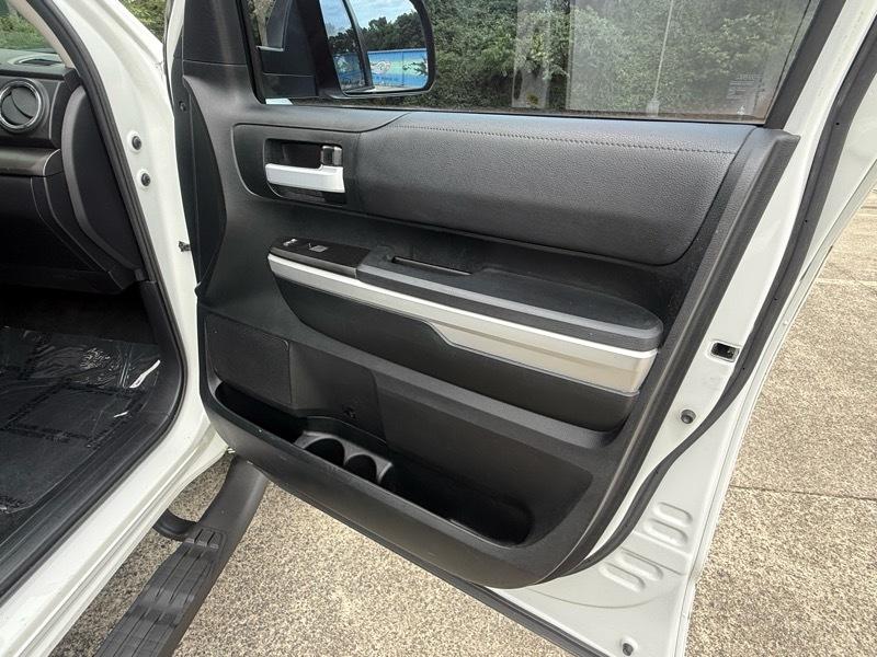 Toyota Tundra SR5 4.6L V8 CrewMax 2WD 2017