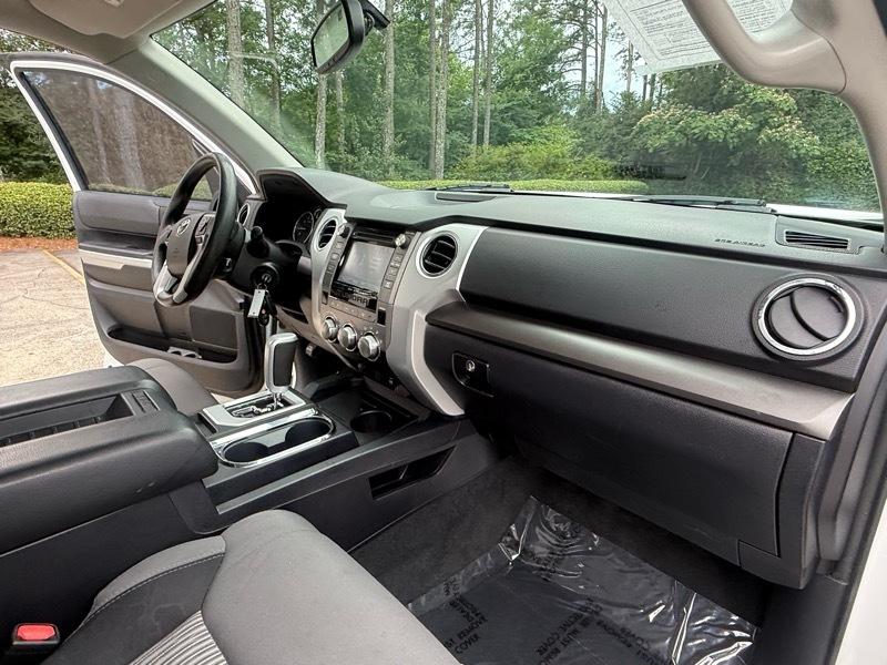 Toyota Tundra SR5 4.6L V8 CrewMax 2WD 2017