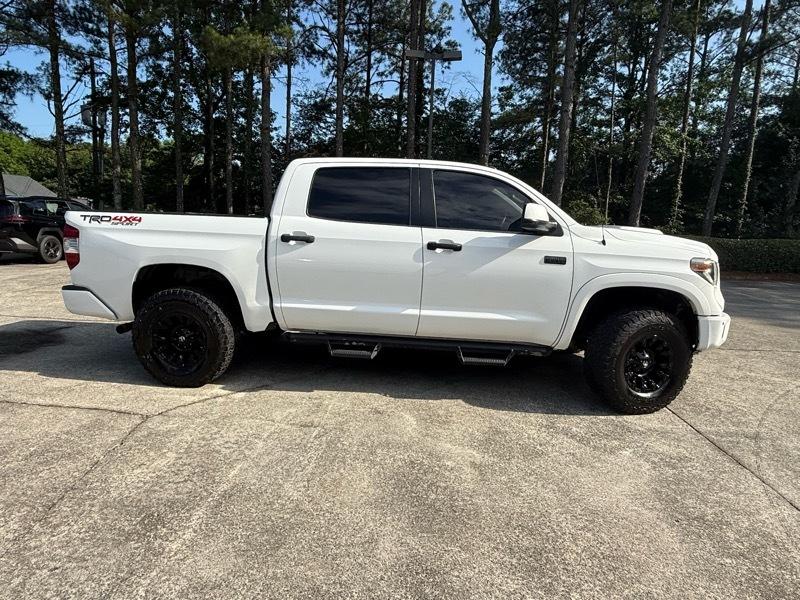 Toyota Tundra SR5 5.7L V8 FFV CrewMax 4WD 2018