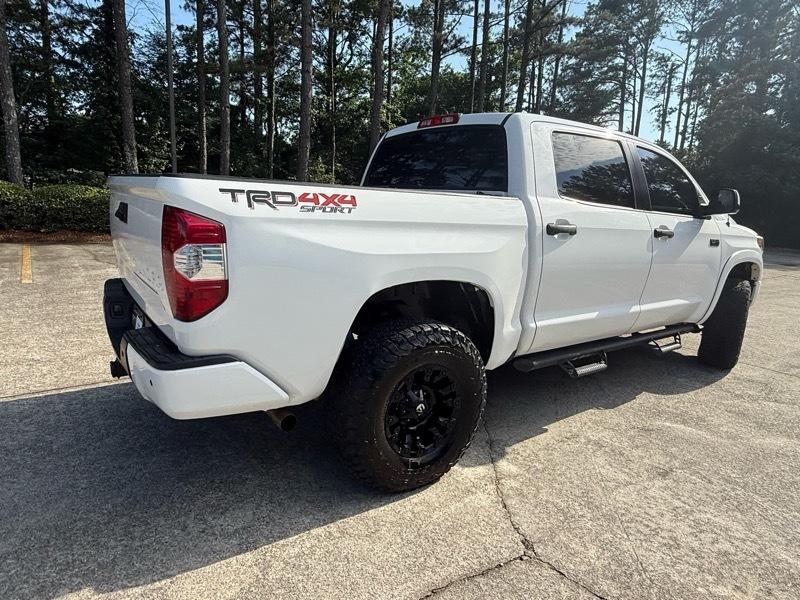 Toyota Tundra SR5 5.7L V8 FFV CrewMax 4WD 2018
