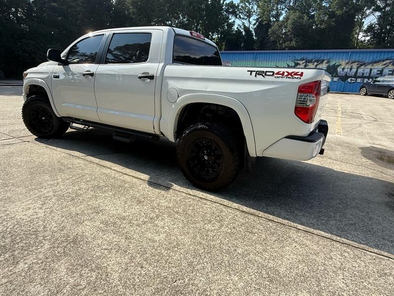 Toyota Tundra SR5 5.7L V8 FFV CrewMax 4WD 2018