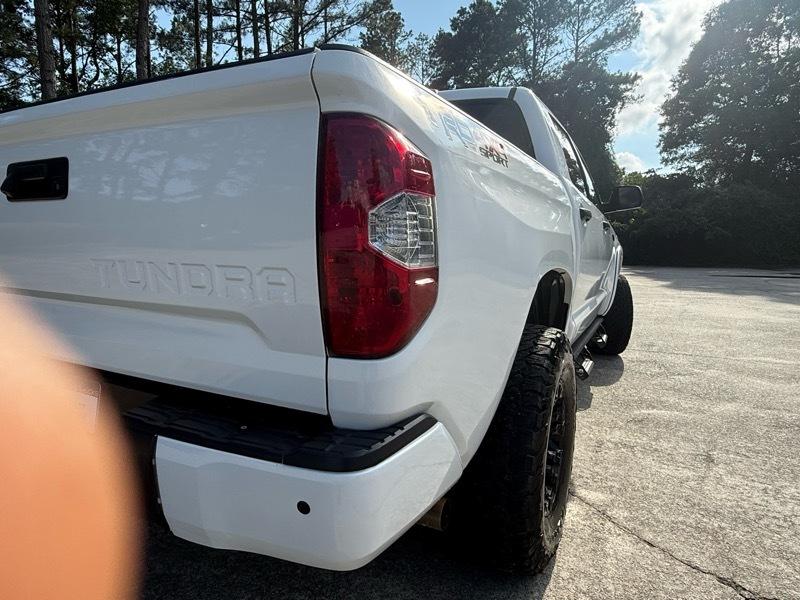 Toyota Tundra SR5 5.7L V8 FFV CrewMax 4WD 2018