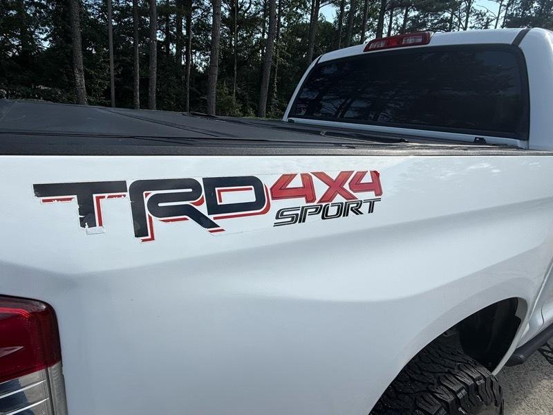 Toyota Tundra SR5 5.7L V8 FFV CrewMax 4WD 2018