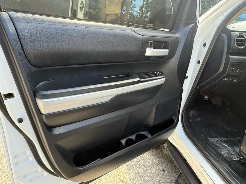 Toyota Tundra SR5 5.7L V8 FFV CrewMax 4WD 2018