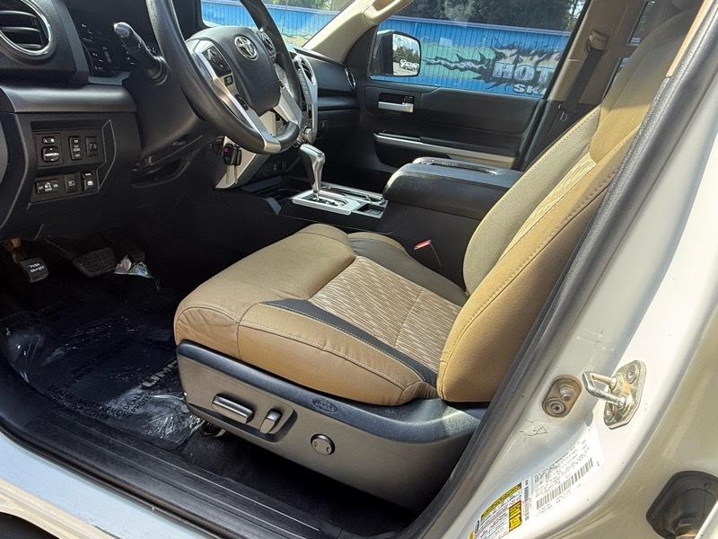 Toyota Tundra SR5 5.7L V8 FFV CrewMax 4WD 2018