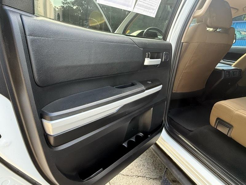 Toyota Tundra SR5 5.7L V8 FFV CrewMax 4WD 2018