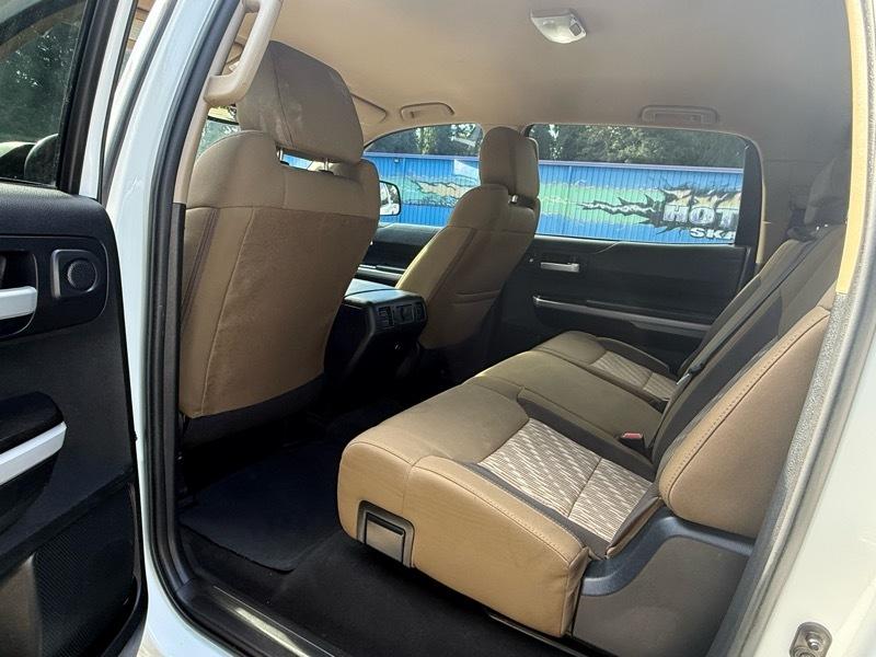 Toyota Tundra SR5 5.7L V8 FFV CrewMax 4WD 2018