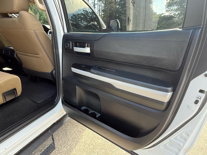 Toyota Tundra SR5 5.7L V8 FFV CrewMax 4WD 2018