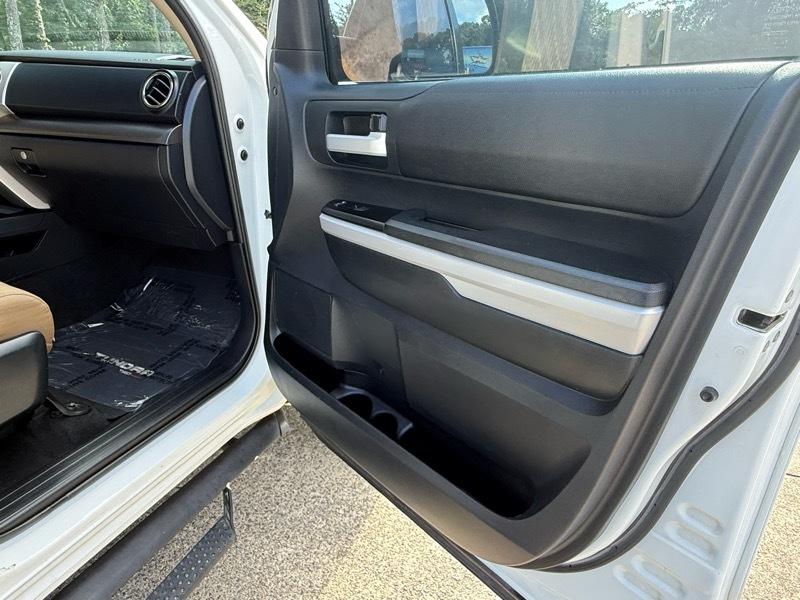 Toyota Tundra SR5 5.7L V8 FFV CrewMax 4WD 2018