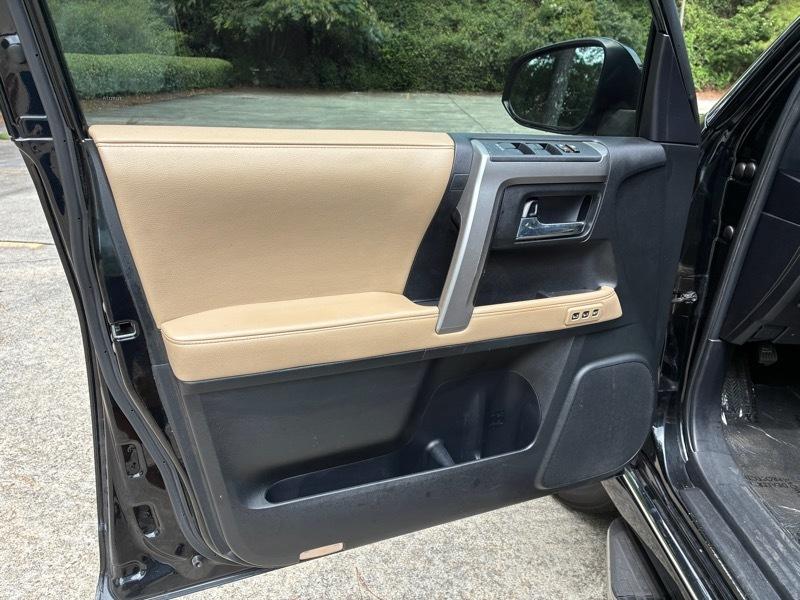 Toyota 4Runner SR5 2WD 2016